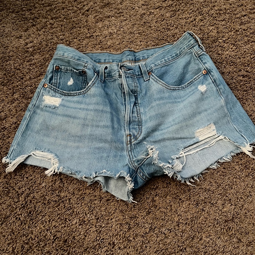 Levi’s denim shorts - size 31